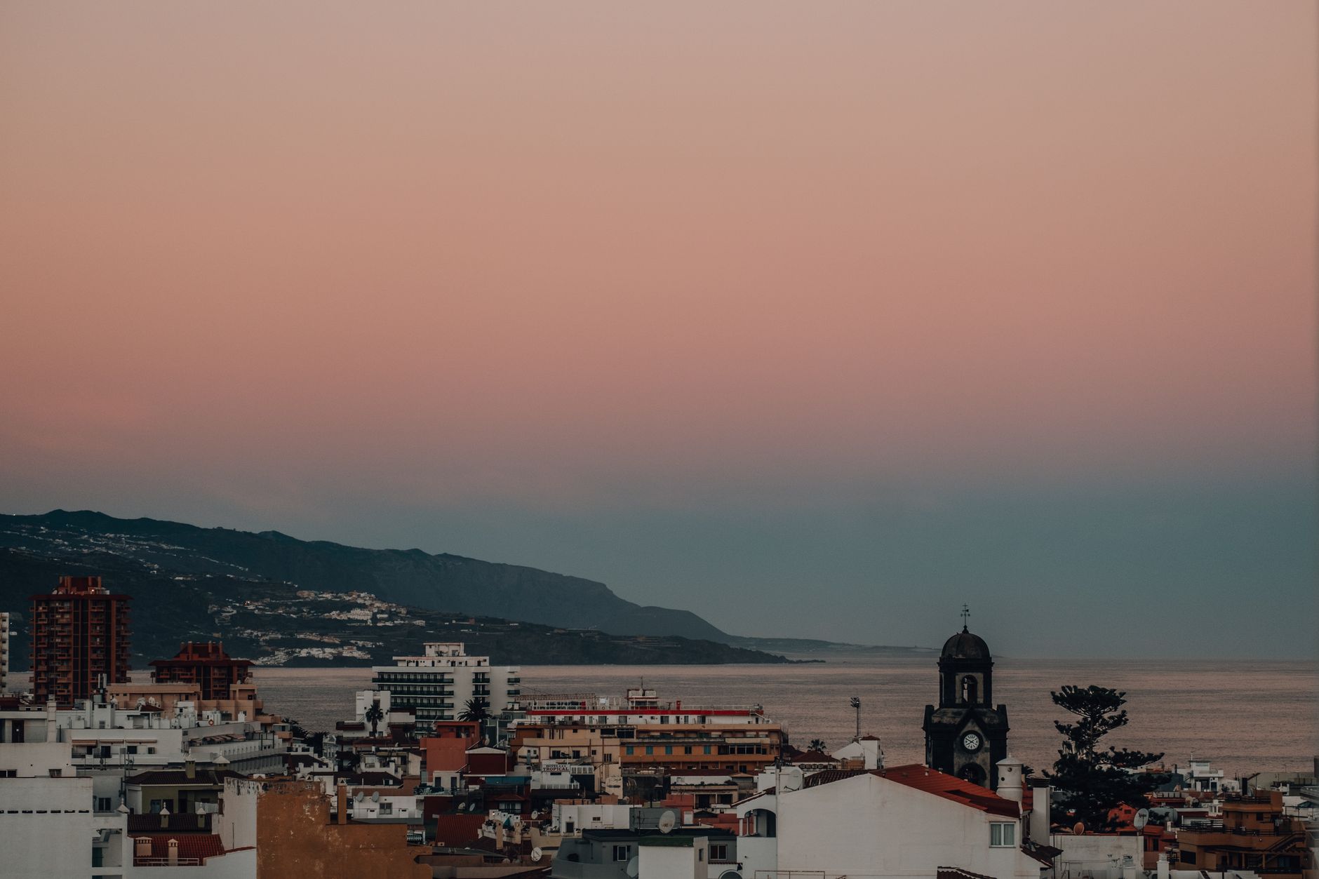 Santa Cruz de Ténérife au crépuscule